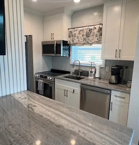 Apartment Coral B-1 - Water Views! Ground Floor Clearwater Beach