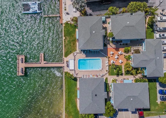 Apartment Coral B-1 - Water Views! Ground Floor Clearwater Beach